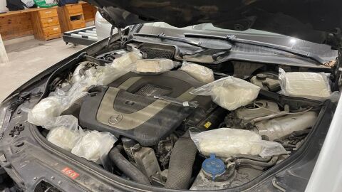 Снимка: Откриха 21 кг наркотици, укрити около двигател на кола (СНИМКИ и ВИДЕО)