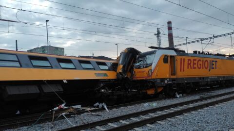 Снимка: Влаковата катастрофа в Чехия: Чуйте звука от свирепия удар (ВИДЕО)