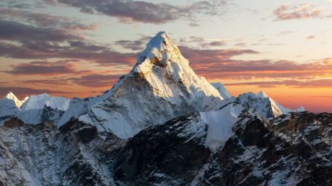 Снимка: Исторически ден на Еверест: Два световни рекорда за най-много изкачвания на най-високия връх в света