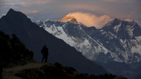 Снимка: Трета българка изкачи Еверест