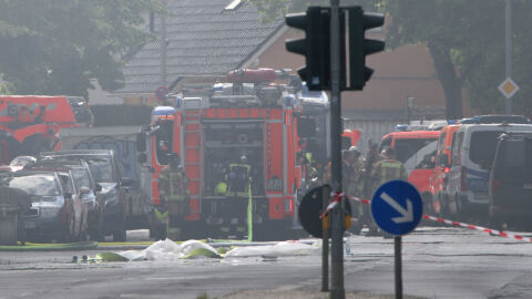 Снимка: Затваряйте прозорци и избягвайте района: Голям пожар във фабрика в Берлин, димът е токсичен