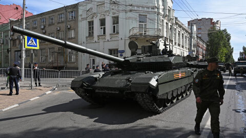 Снимка: Само с един танк: Русия отбеляза Деня на победата (ГАЛЕРИЯ)