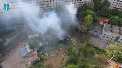 Снимка: Серия от въздушни удари по жилищни райони в Харков 