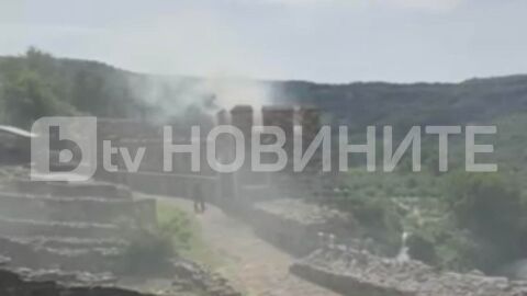 Снимка: Пожар на Царевец във Велико Търново (СНИМКИ)