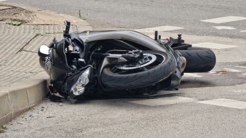 Снимка: Моторист загина на място при тежък сблъсък във Враца (СНИМКИ)