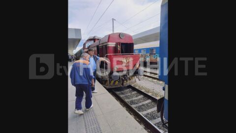 Снимка: Два влака сe удариха челно на Централна гара в София (СНИМКИ+ВИДЕО)