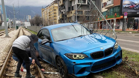 Снимка: 37-годишен с прякор „Мушамата“ е дрифтаджията, катастрофирал на трамвайните линии в София (ВИДЕО)