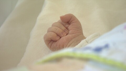 Снимка: Спасиха бебе на 22 дни с коклюш в столична болница