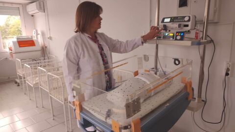 Полицията откри майката, изоставила новороденото си до кофи за боклук в Айтос