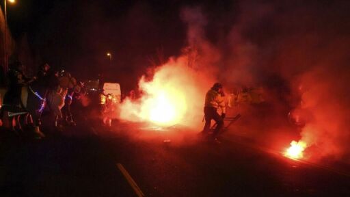 Ужас в Бирмингам: Фенове подпалиха полицай (ВИДЕО)