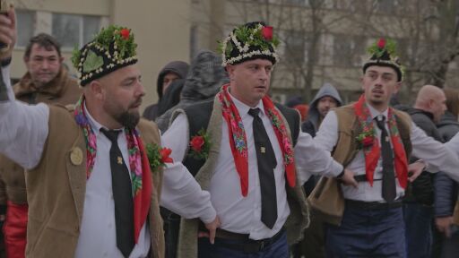 Стотици танцуващи коледари съживяват традицията у нас (ВИДЕО)