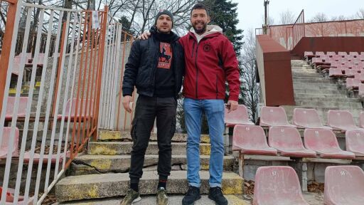 Футболна поезия: ЦСКА зарадва аматьори със седалки