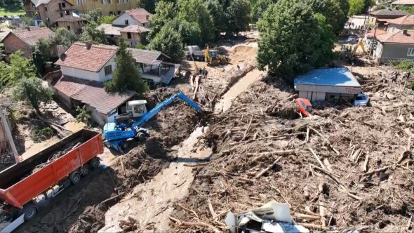 Воден ад в Карловско: Евакуация, отнесени мостове и разрушени улици (ОБЗОР)  - bTV Новините