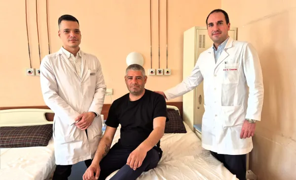 Парче пирон извадиха от окото на мъж лекарите от УМБАЛ „Александровска“ (СНИМКИ)