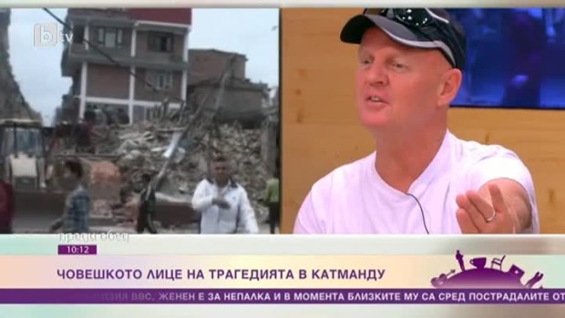Снимка: Пътешественик търси близките си след опустошителното земетресение в Непал