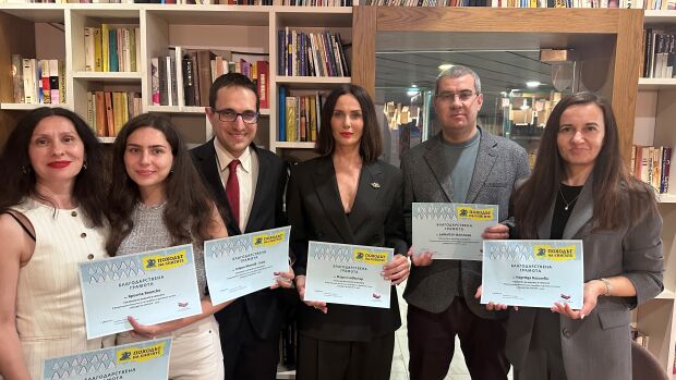 Снимка: 13 лица на bTV Media Group и bTV Radio Group се включиха в „Походът на книгите“...