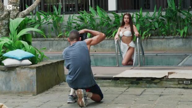 Снимка: Започва фотосесията на момичетата с "ергена под прикритие"