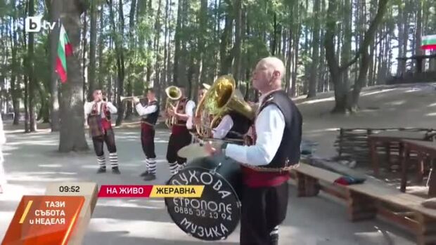 Снимка: Фестивалът в Жеравна: Хиляди българи празнуват заедно