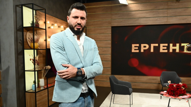 Снимка: Елвиса влиза в студиото на „Преди обед“ като водещ на „Ергенът с Мартин и компания“