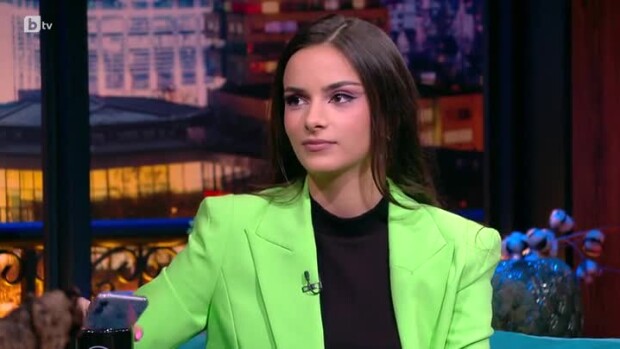 Снимка: Колко съобщения на ден получава влогърката Изабел Овчарова - Изи?