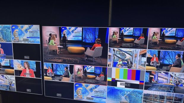 Снимка: Програмата в ефира на bTV за присъединяването на България към еврозоната - изборът...