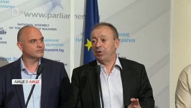 Снимка: Отцепниците от ИТН с брифинг в парламента