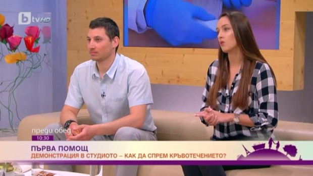 Снимка: Демонстрация в студиото на животоспасяващи техники при кръвотечение