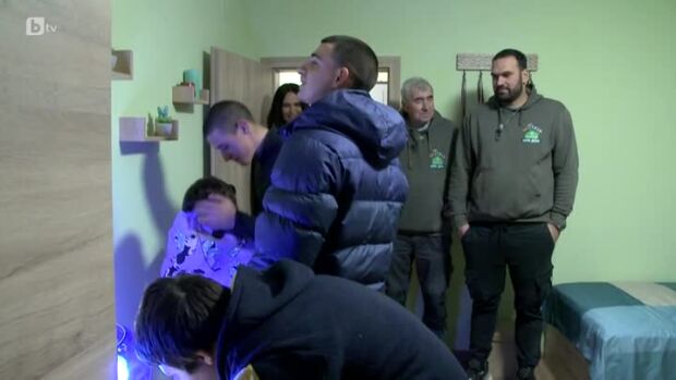Снимка: Как изглежда домът на Давид, Стоян, Иво, Георги и Дани след намесата на "Бригада...