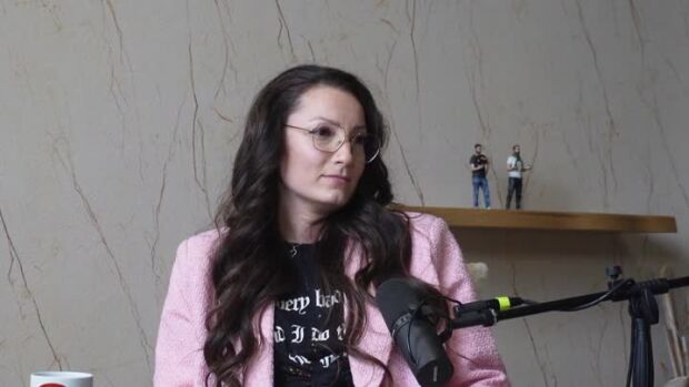 Снимка: "Надкаст": Анабела: Крис има големи симпатии към Елеонора и си казах, че няма смисъл...