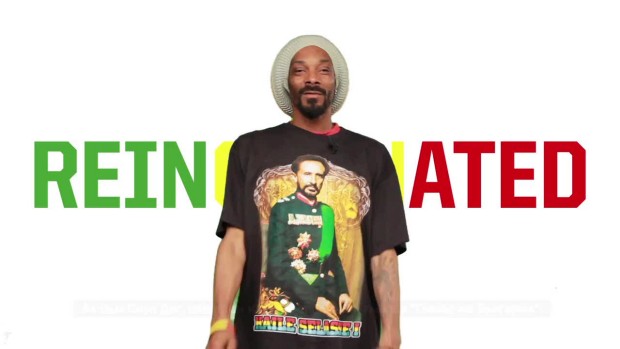 Снимка: Той е Snoop Dogg и гледа "Гласът на България"!