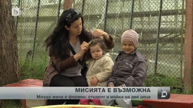 Снимка: Млада жена с 2 деца гледа 30 крави, работи почасово и е студентка