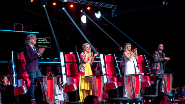 Снимка: Деа, Mia D, Ивайло Филипов и Елена Фрейман отпаднаха в първия концерт на живо в...