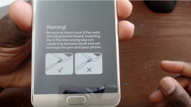 Снимка: Galaxy Note 5 вече предупреждава изрично за проблема с писалката