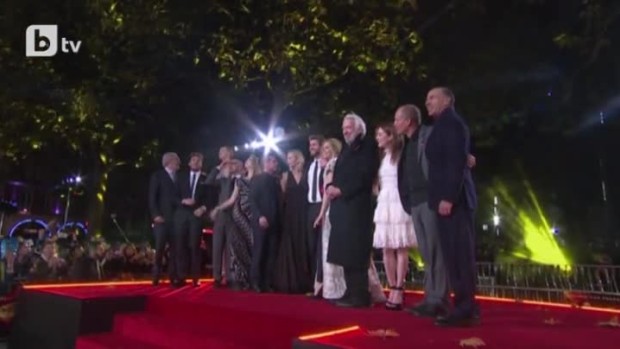 Снимка: От червения килим на премиерата на "Игрите на глада"