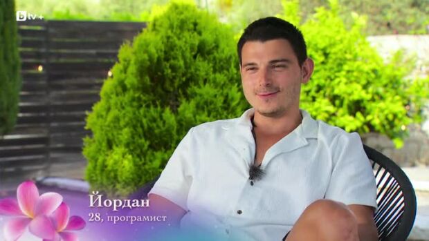 Снимка: Данчо иска съвет от Салех