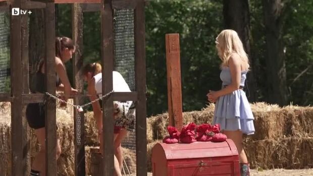 Снимка: Веселка и Валерия срещу Рая и Мая в играта "Бягство от зандана"