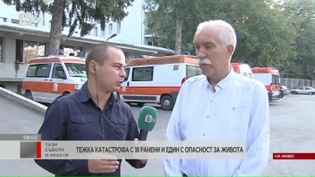 Снимка: Какво е състоянието на пострадалите при катастрофата между камион и микробус?