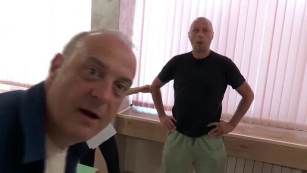 Снимка: "Още от Бягство към победата": Емил шокира Краси Радков със своите екстрасенски...