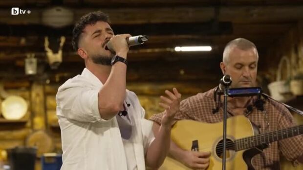 Снимка: Вениамин и баща му изнесоха ексклузивен акустичен концерт във фермата