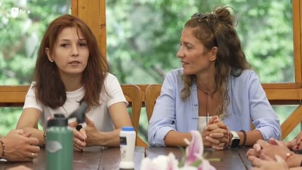 Снимка: Във фермата идва Веселка, придружена от Хепи Ванче