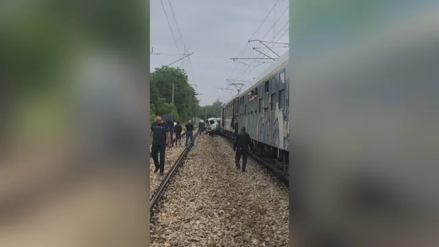 Сблъсък между микробус и влак в Плевенско, има загинали (СНИМКИ)