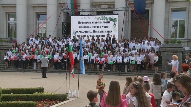 Вижте най-масовото изпълнение на „Върви, народе възродени“ (видео)