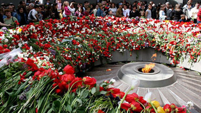 Многохилядно шествие в памет на жертвите на кланетата на арменци