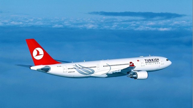Нови свидетелски разкази за аварийното кацане на турски самолет на