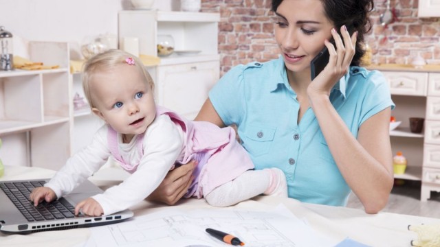 Втората година от майчинството да е равно на минималната заплата