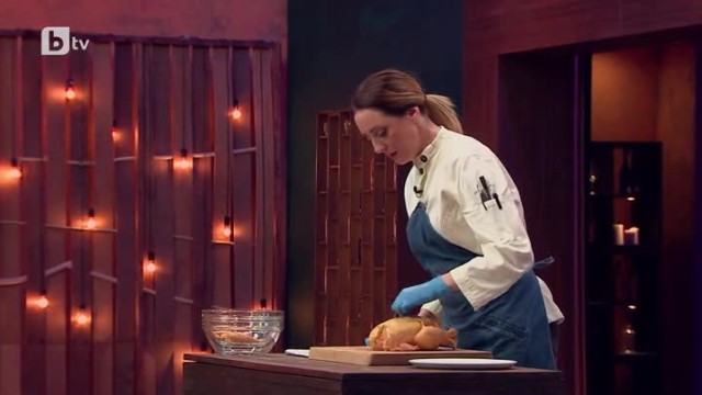 Chef Севда Димитрова показва как се обезкостява пиле