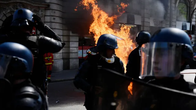 Протест на "жълтите жилетки" в Париж