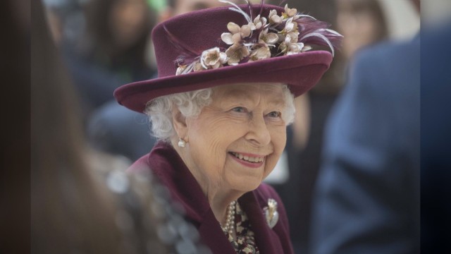 Кралица Елизабет е заразена с COVID 19 съобщи Бъкингамският дворец От двореца
