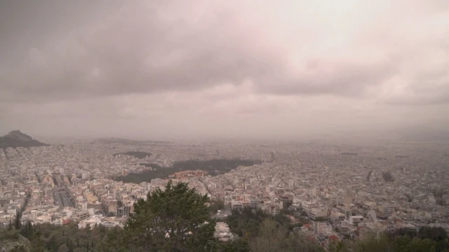 Пясъчна буря в Атина Гъсти облаци прах покриха гръцката столица