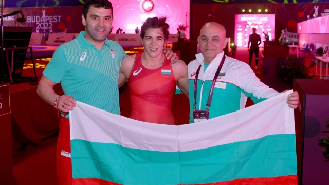 Шампионката от европейското първенство по борба в Будапеща Тайбе Юсеин